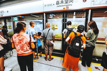 453910