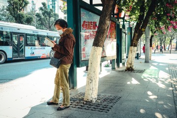564902
