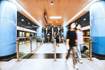 404933