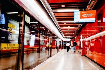 527304