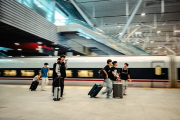 882263