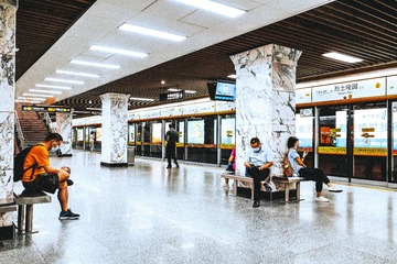 425832