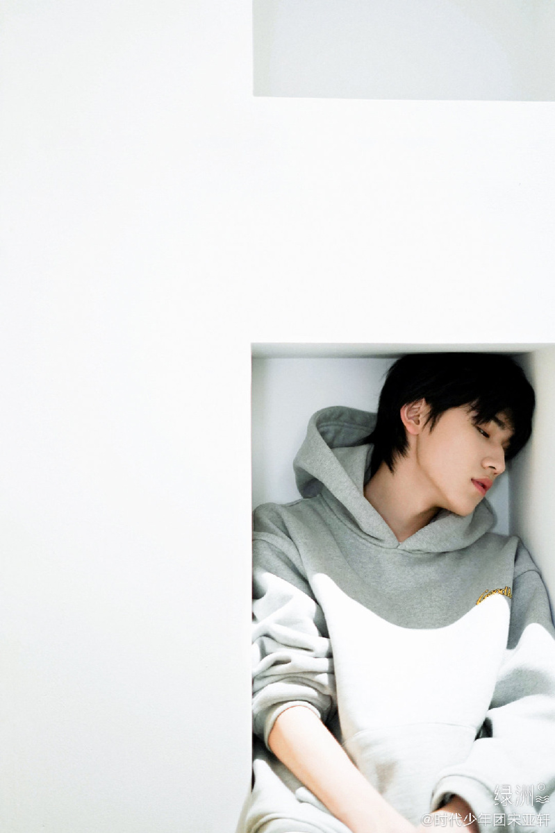 真秀～小宋老师好会摆拍啊啊啊啊啊啊 - 宋亚轩别抢我饭 - 图虫