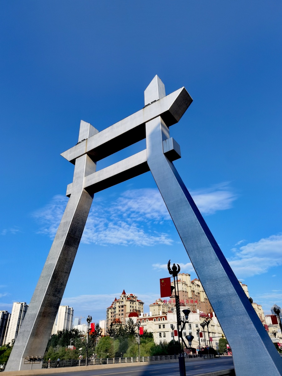 中国青海西宁市共字桥环青海湖国际公路自行车赛绕城赛最后三公里处