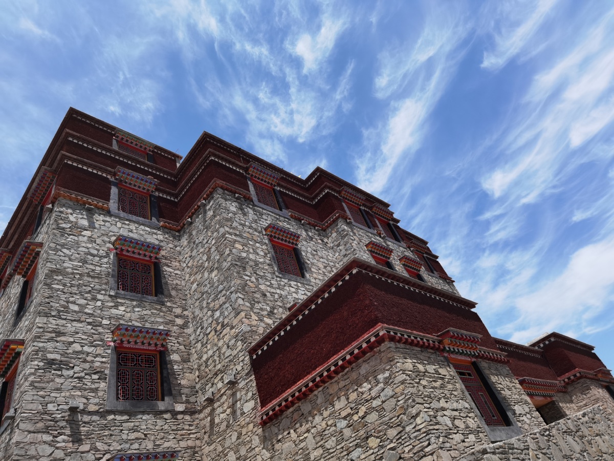 中国青海省海东市老建筑古朴城市印象二