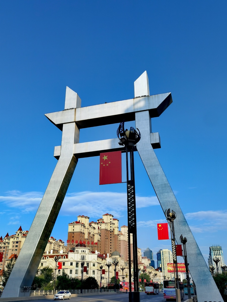 中国青海西宁市共字桥环青海湖国际公路自行车赛绕城赛最后三公里处