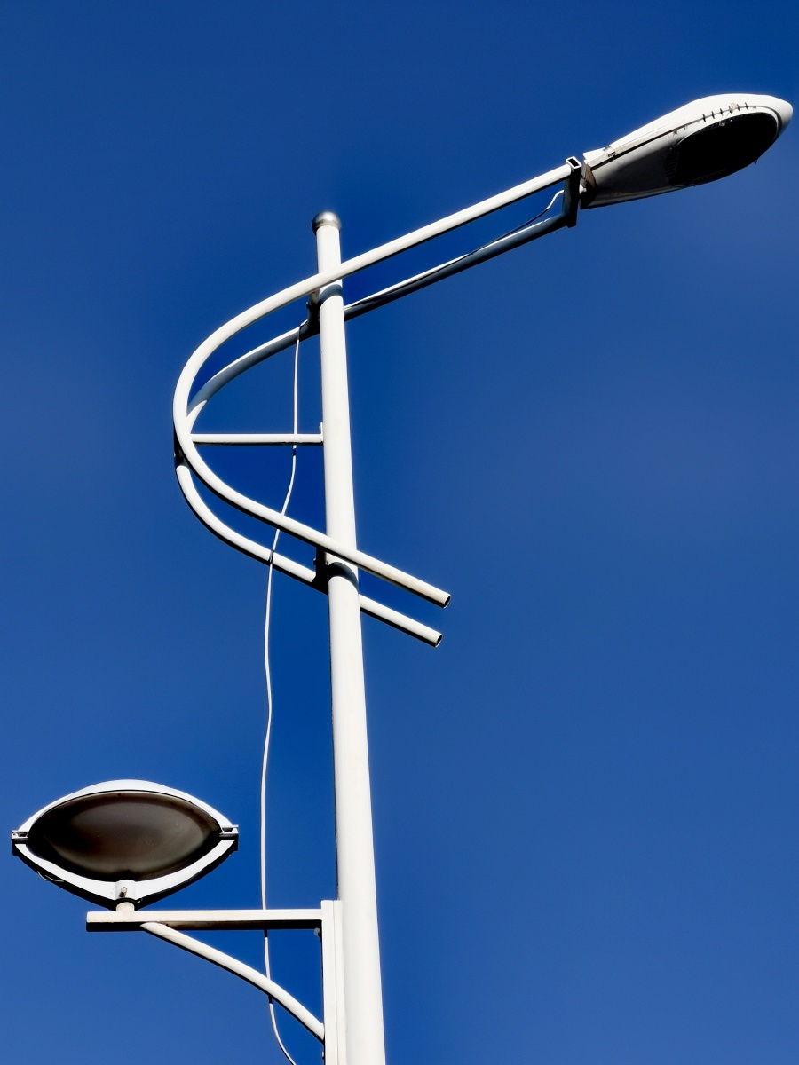 青海大学校园里的路灯