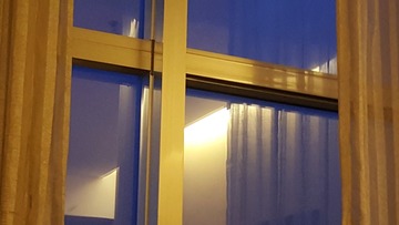 137045
