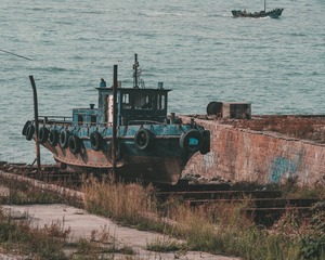 105007