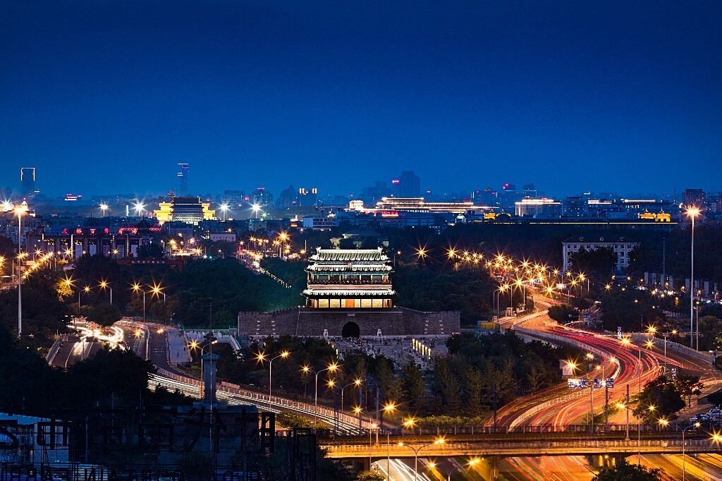 2015爬了些楼,认识了一些朋友。在城市之巅俯瞰夜景是一种很奇妙的体验。