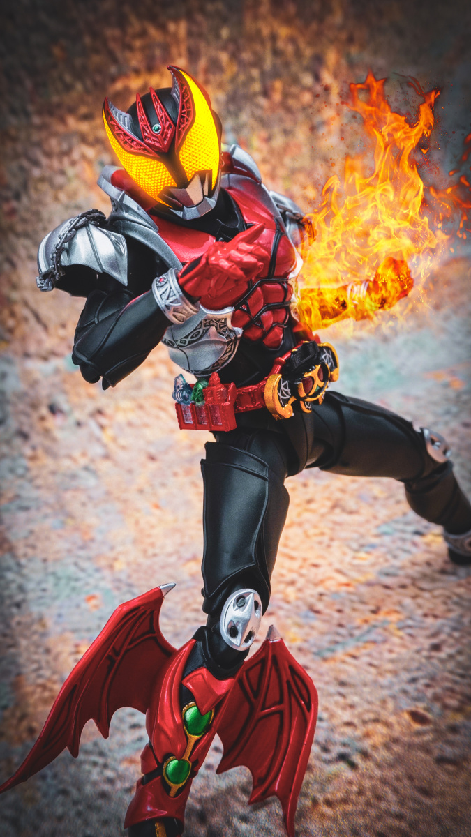 万代假面骑士真骨雕kiva月骑