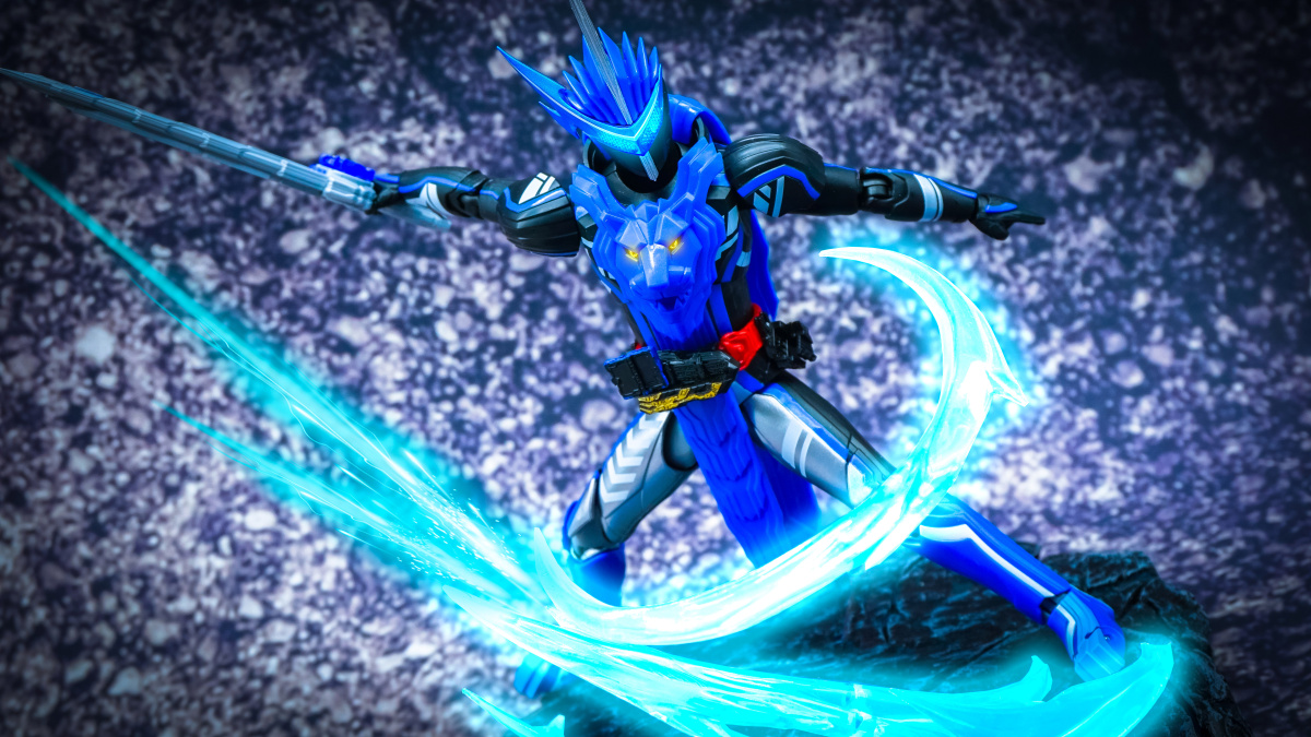 万代shf假面骑士圣刃blades剑锋狮子战纪