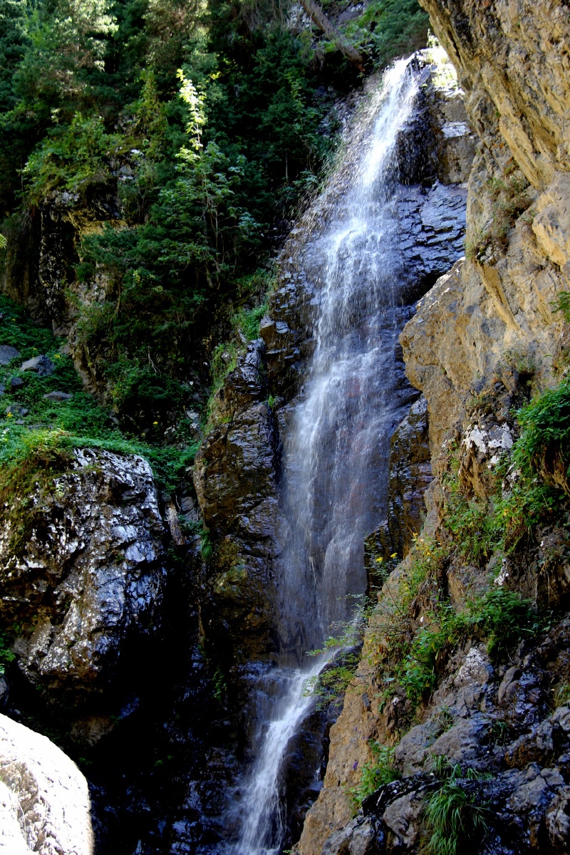 天山深处小瀑布
