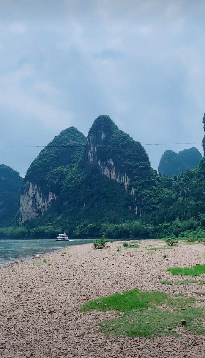 桂林漓江九马画山原图呈现江作青罗带山如碧玉簪世界上风光最秀丽的