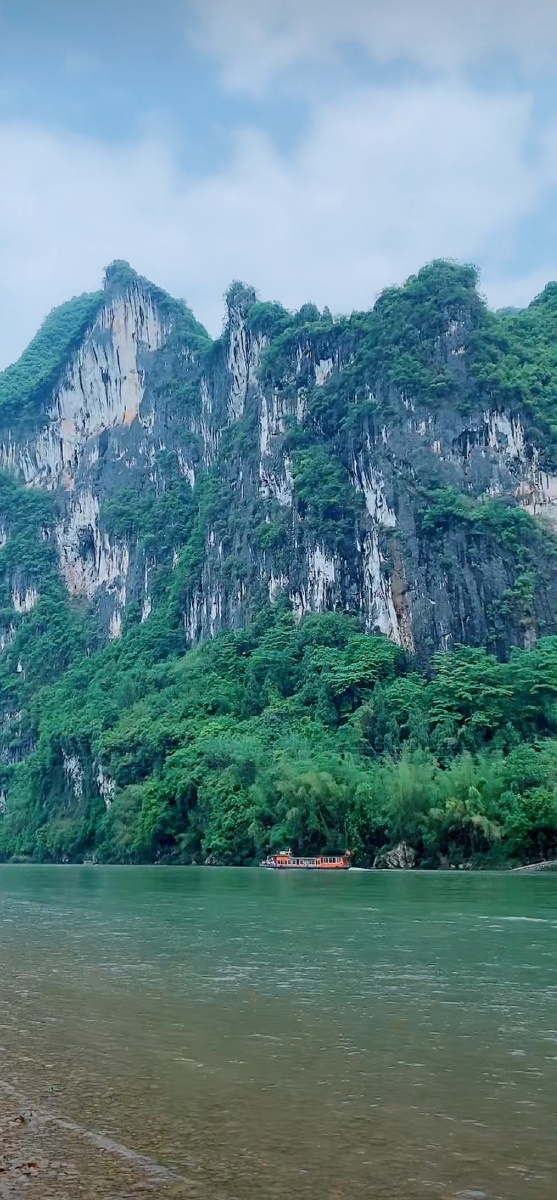 桂林漓江九马画山原图呈现江作青罗带山如碧玉簪世界上风光最秀丽的