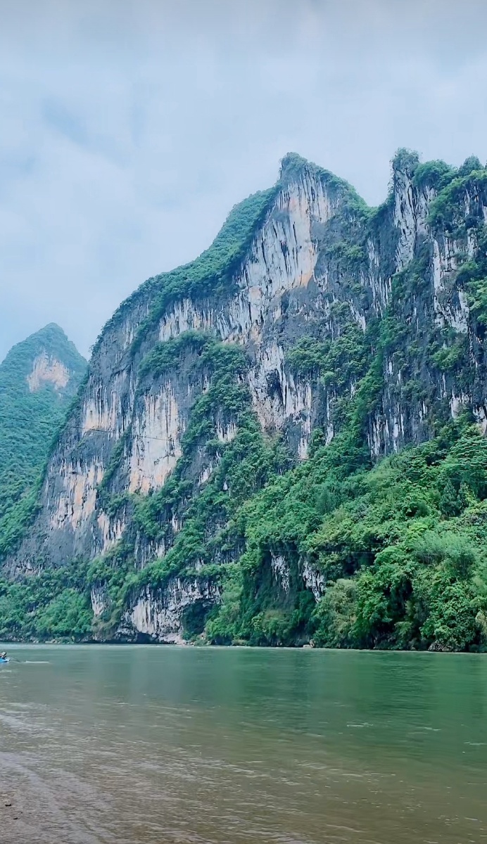 桂林漓江九马画山原图呈现江作青罗带山如碧玉簪世界上风光最秀丽的