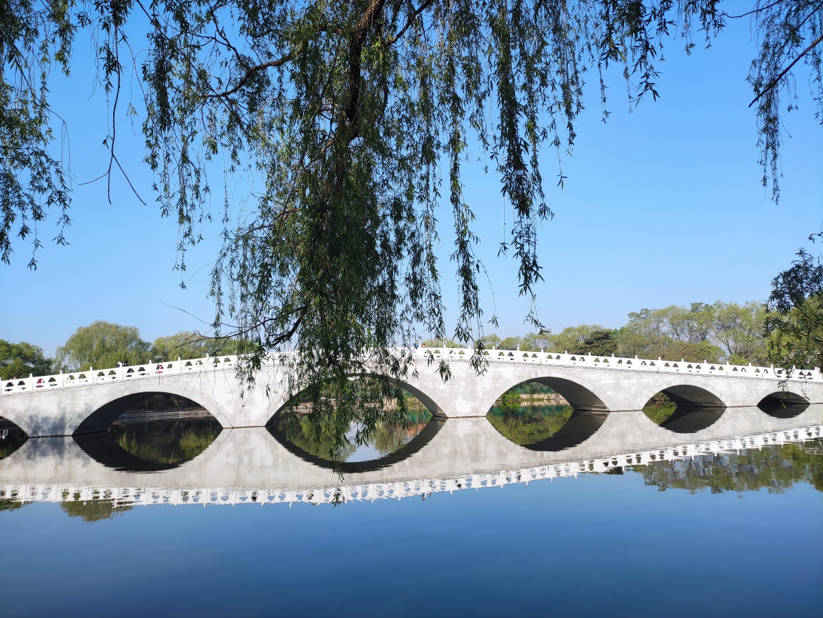 五一劳动节的沈阳北陵公园景色优美