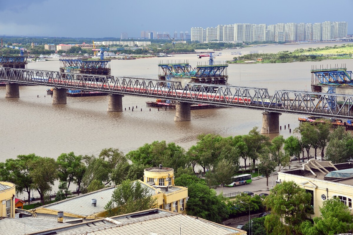 K7202次 黑云压城