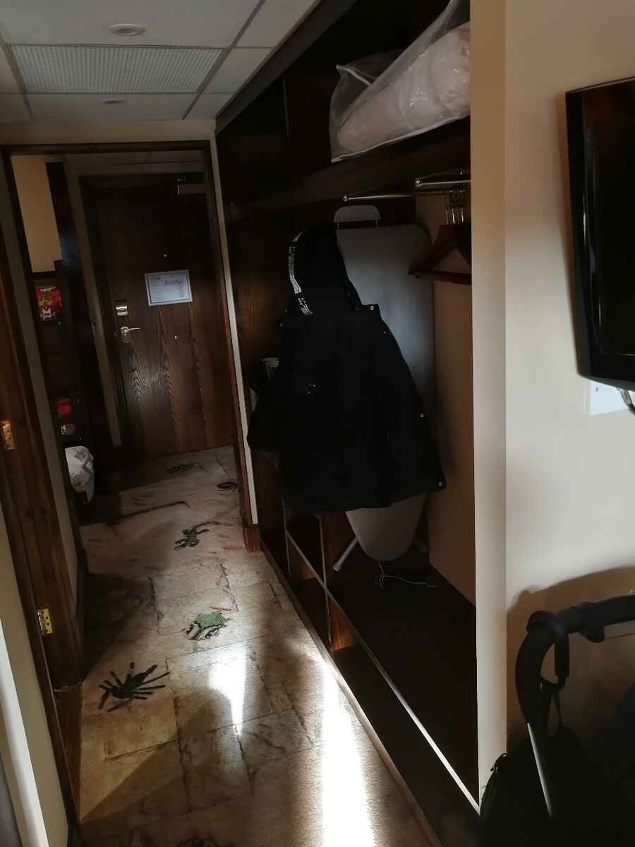 插座藏电视机后面怎么用