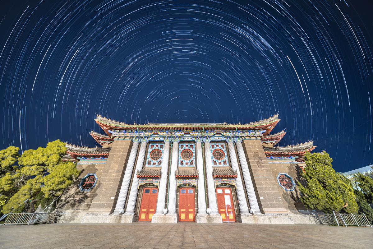 河南大学大礼堂星轨