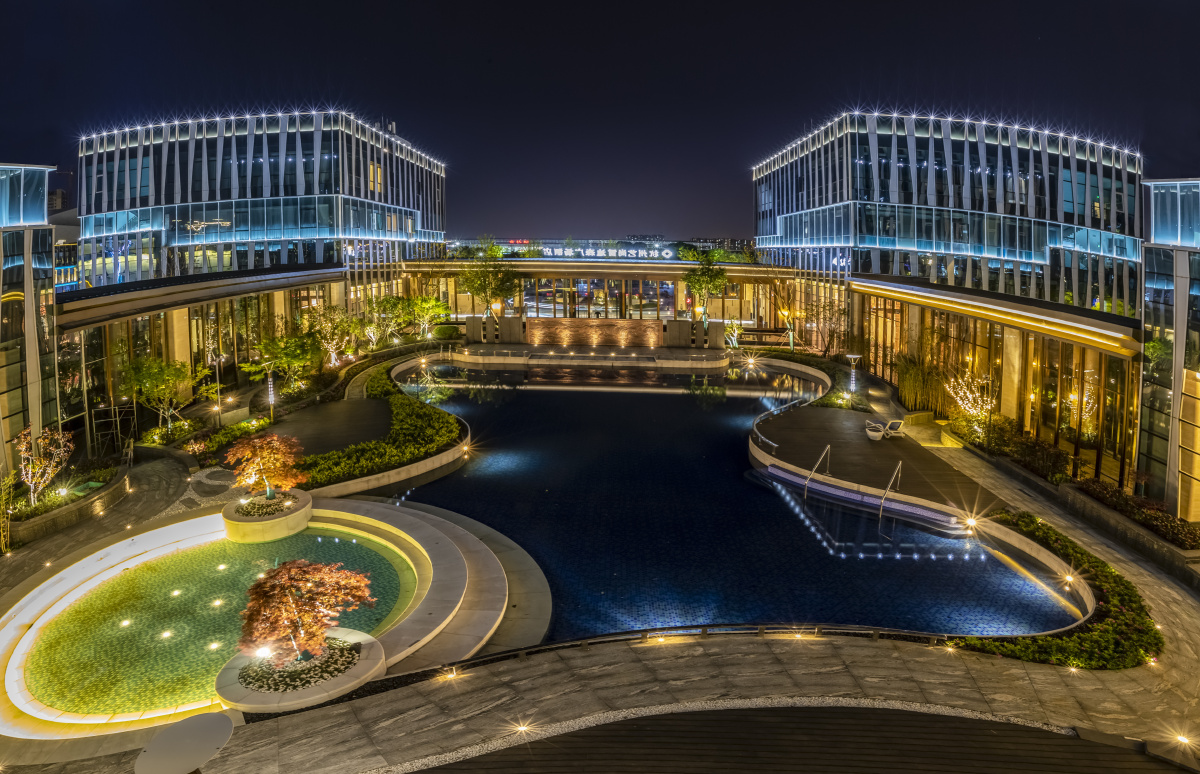 豪华的酒店宛如一件精美的艺术品杭州艺尚雷迪森广场夜景