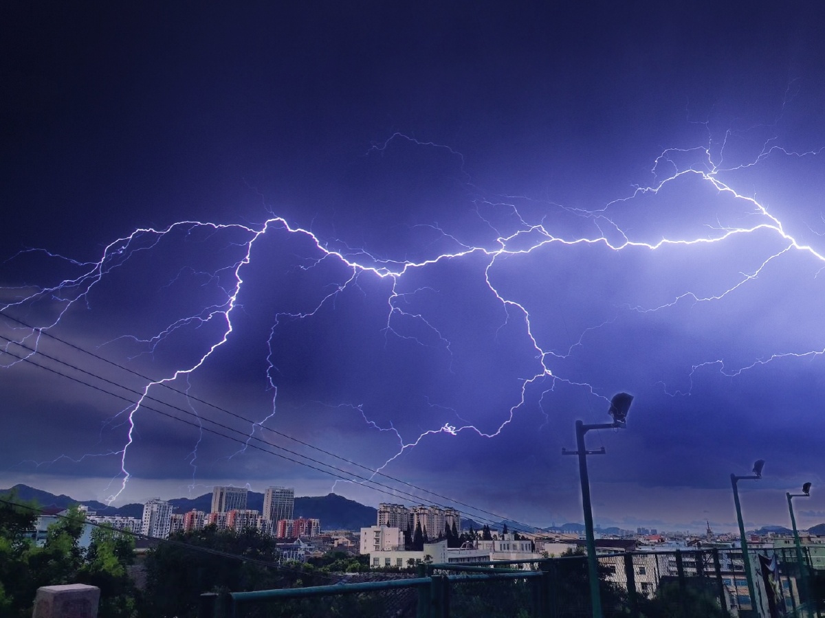 电雷- 摄影师162032328186123 - 图虫