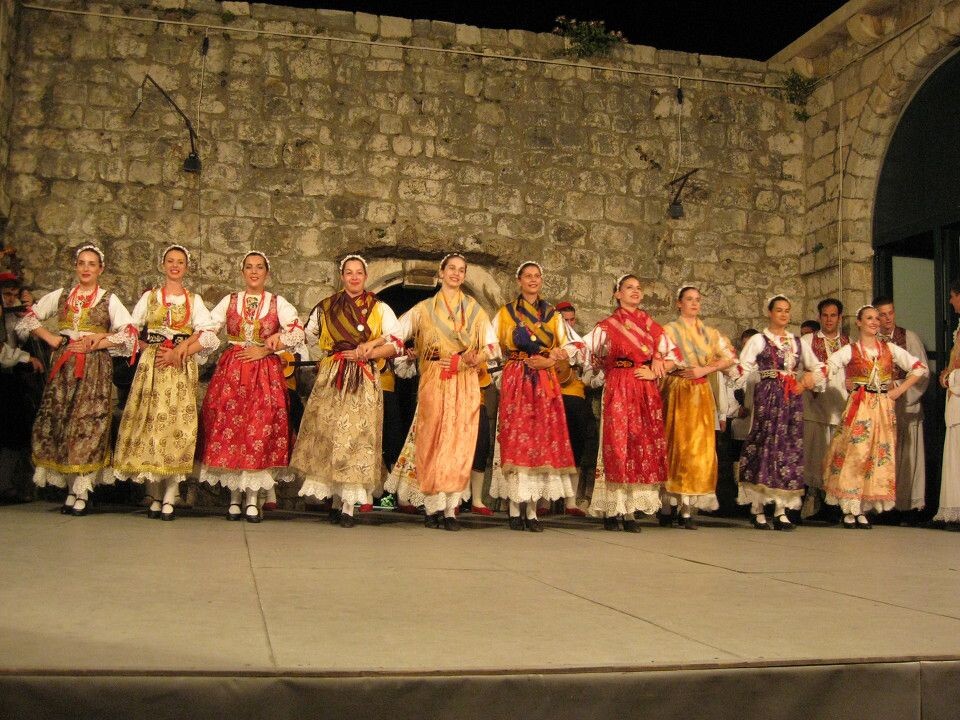 民间民族舞蹈村居,黎族民间舞蹈是中国56民族艺术的源头