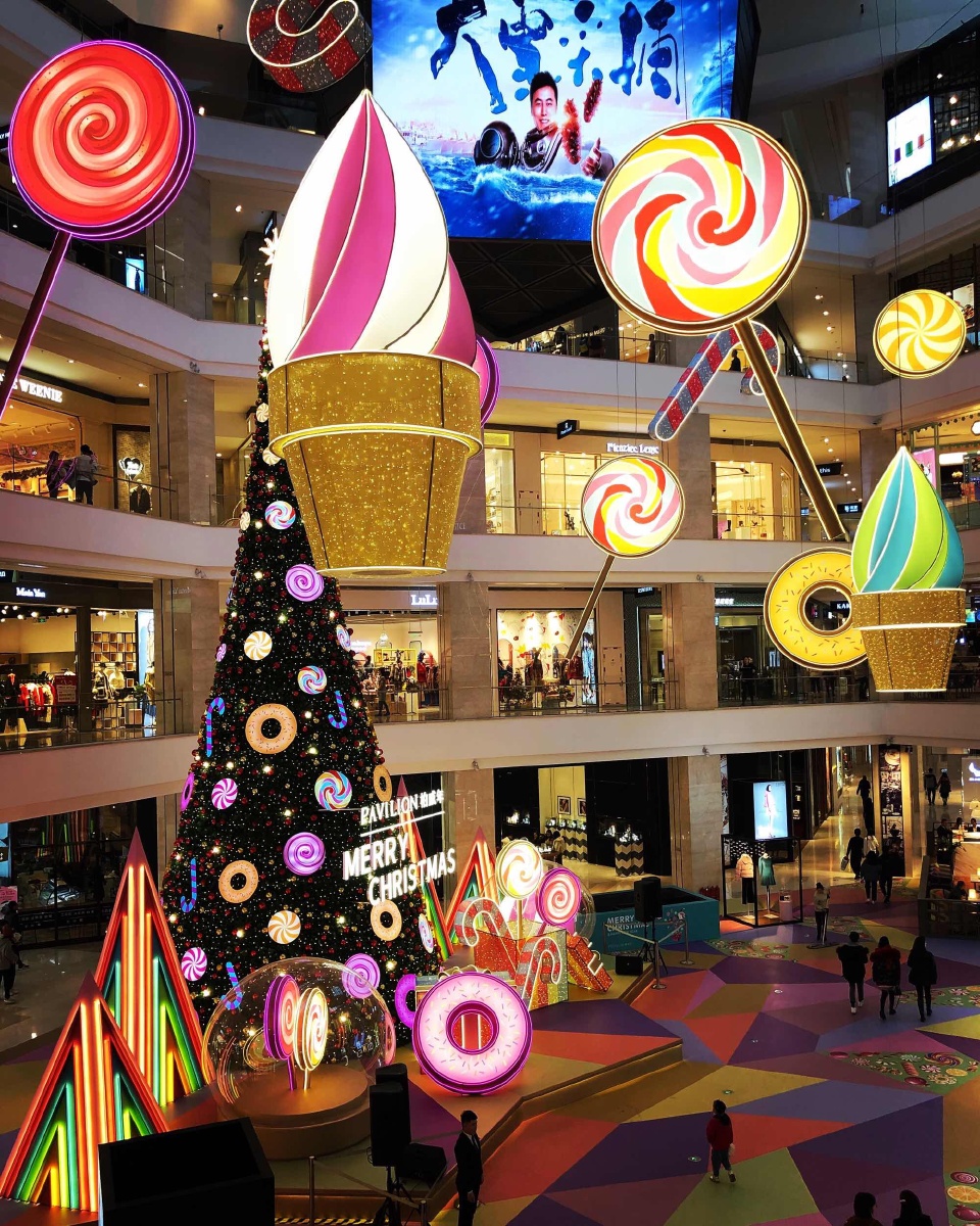 大连柏威年商场的圣诞布置颜色有点好看