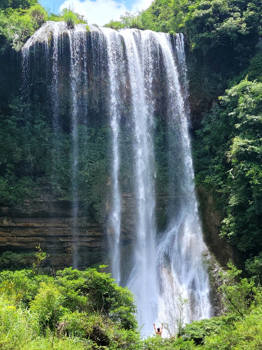 贵州的一个野瀑布尚未开发位于贵定县马滩瀑布漂亮