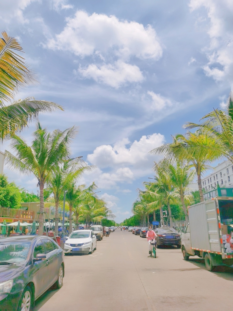 海口桂林洋大学城小吃街街景