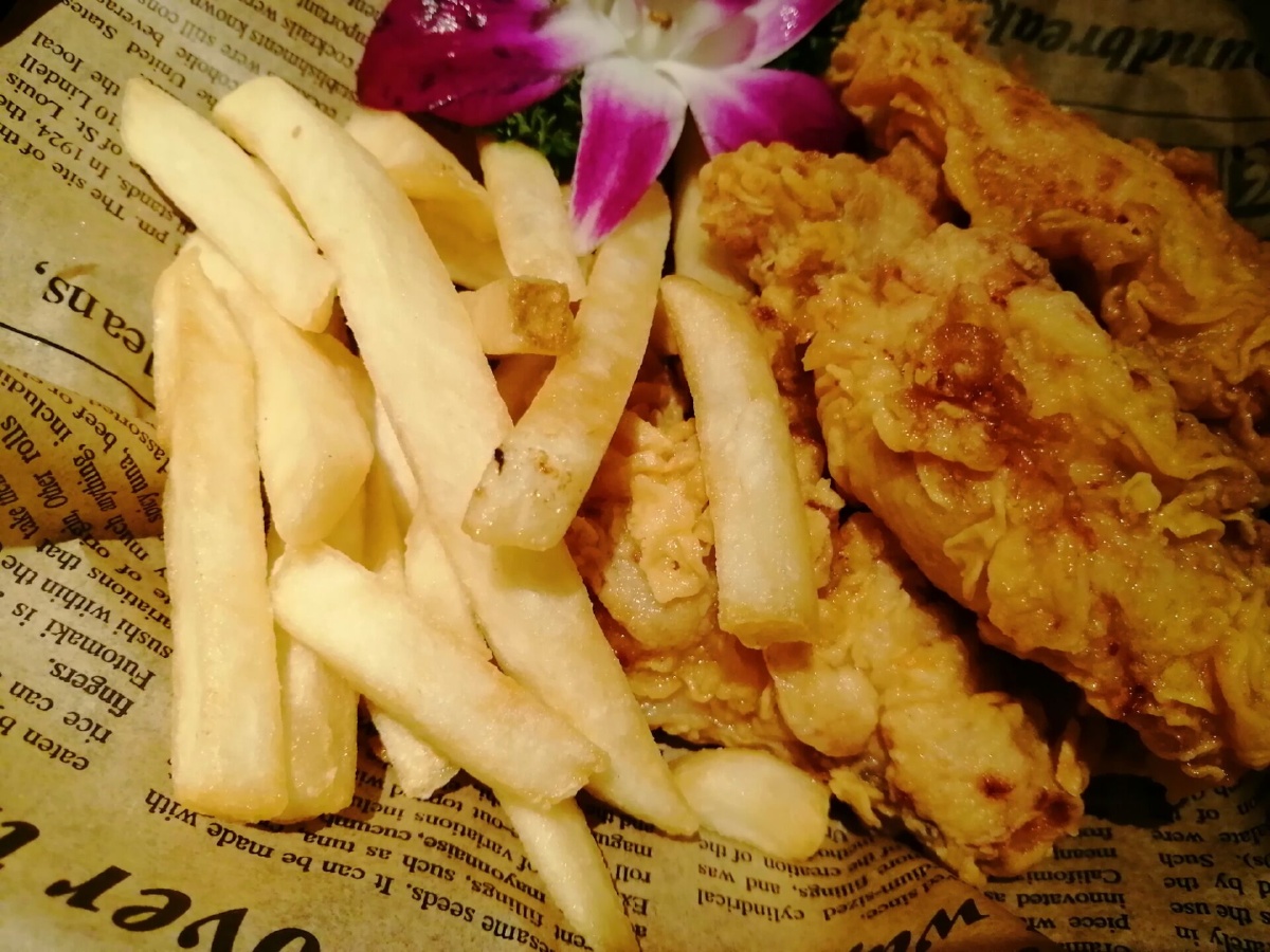 韩式炸鸡和薯条