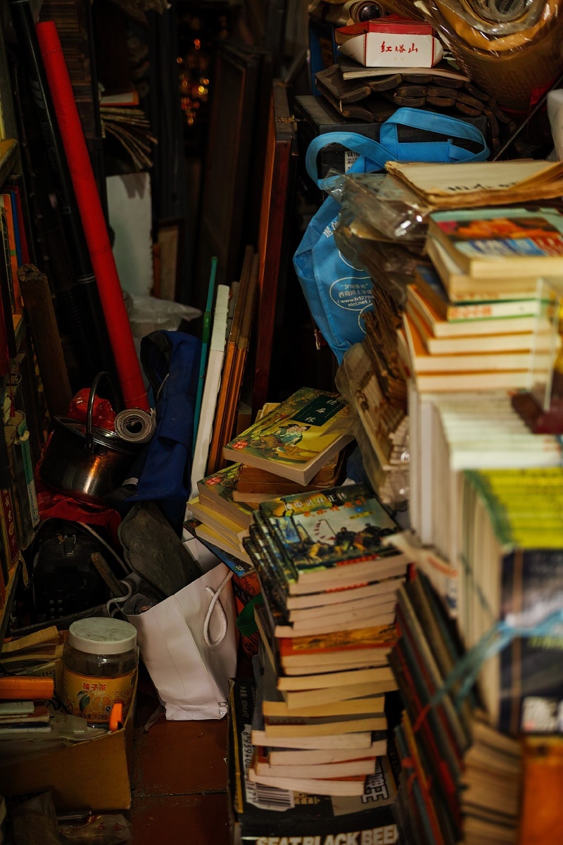 逛街路过一小旧物店