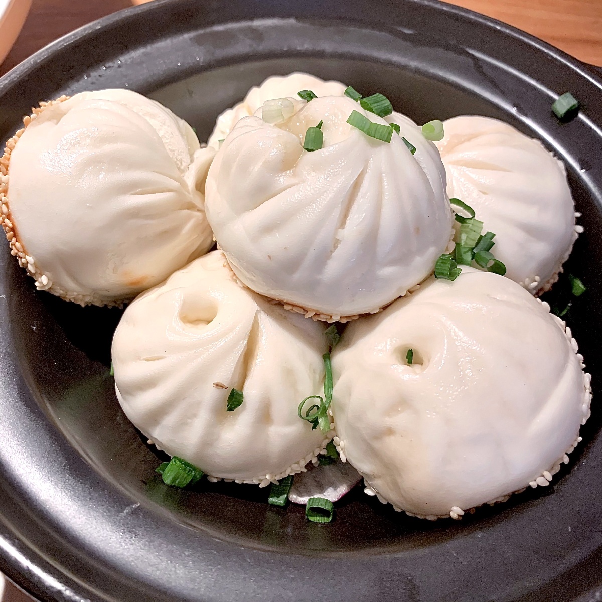 我一看热气腾腾的小笼馒头,我的