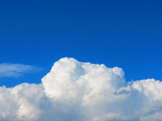 1122043