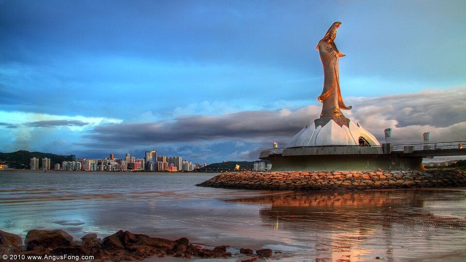 Guanyin Statue<br />
澳門觀音像