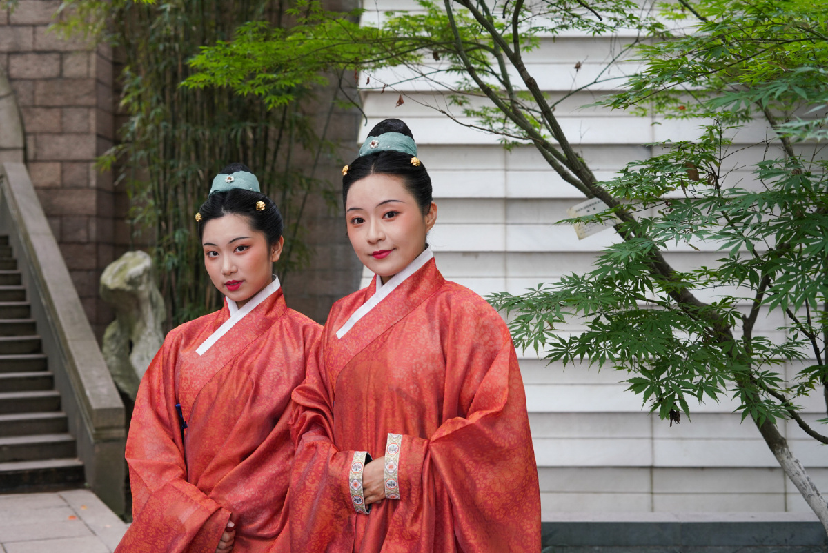 明代服饰摄于苏州丝绸博物馆