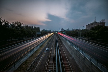 493071