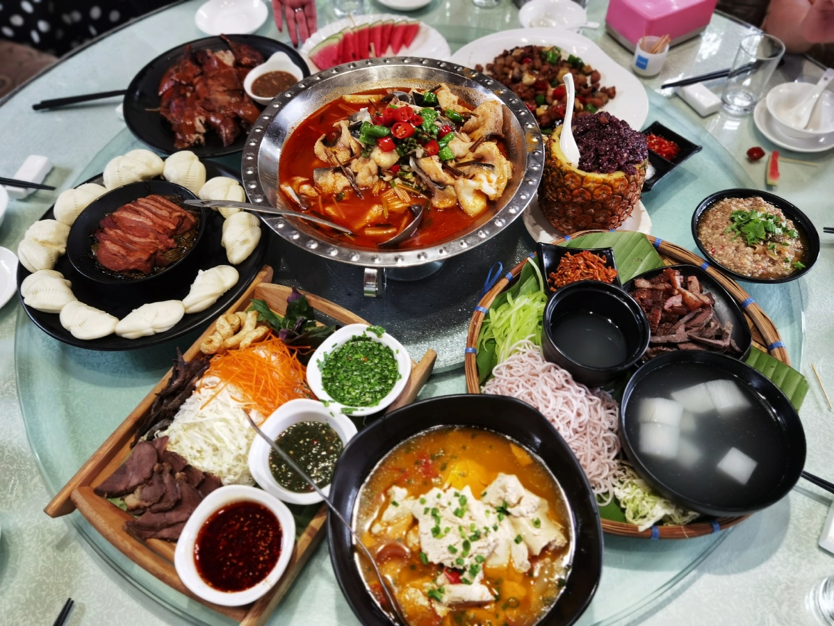 瑞丽的勐卯宴风味浓郁