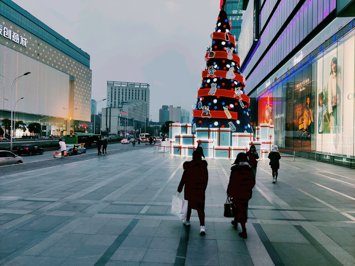 街道口的圣诞树