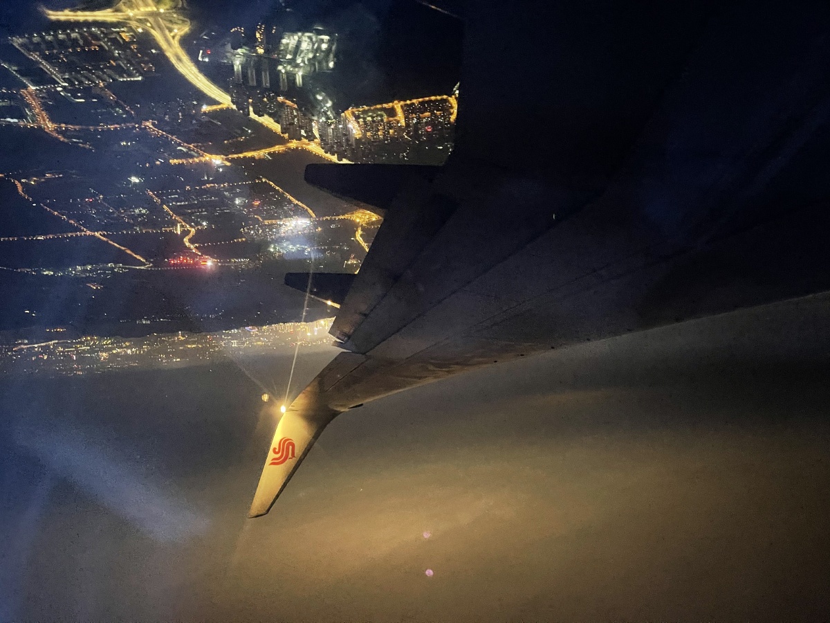 晚上的飞机重庆的上空重庆的夜晚