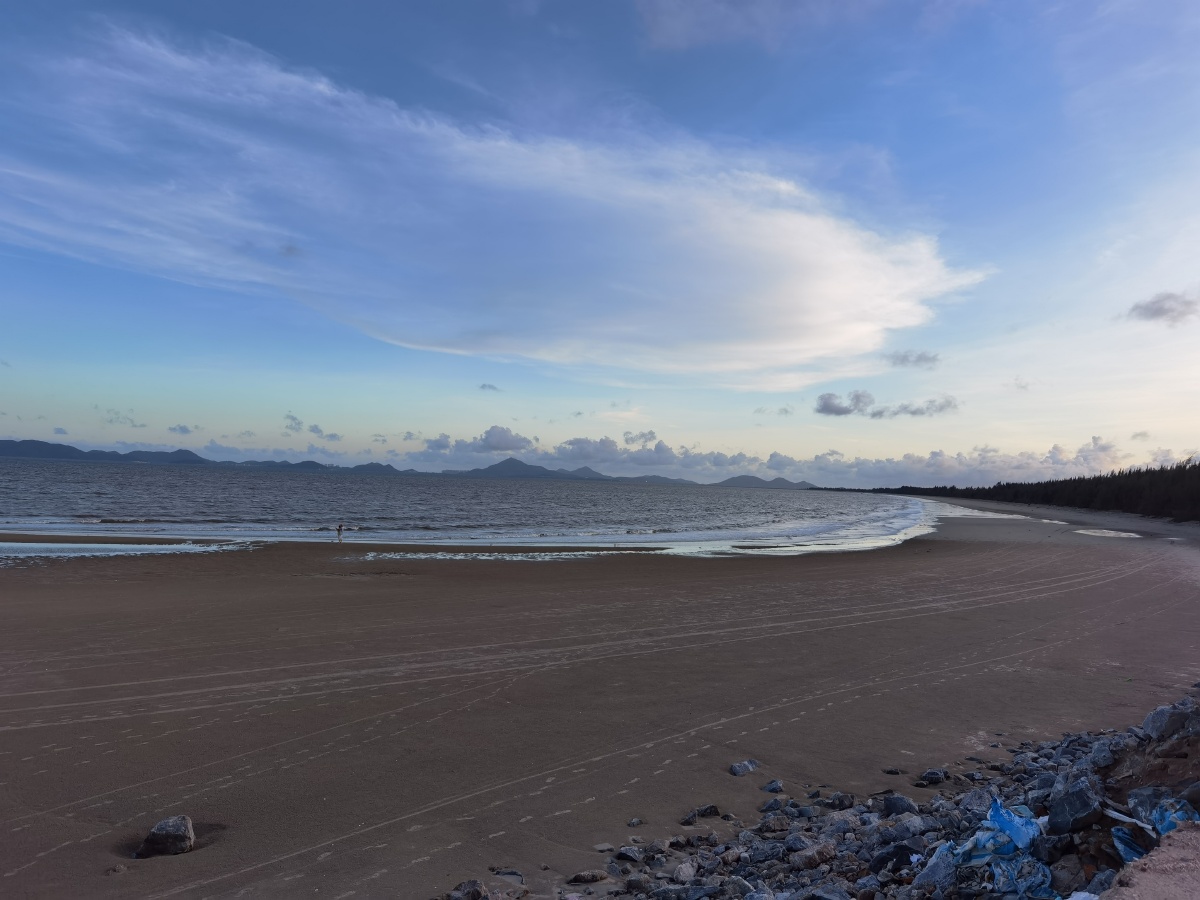 广东阳江山外西海边