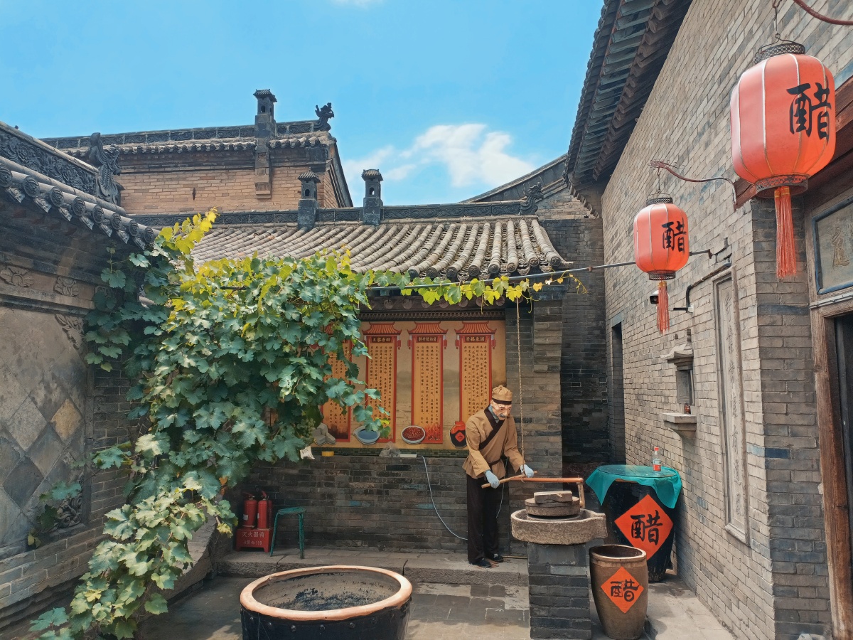 山西王家大院的醋坛子