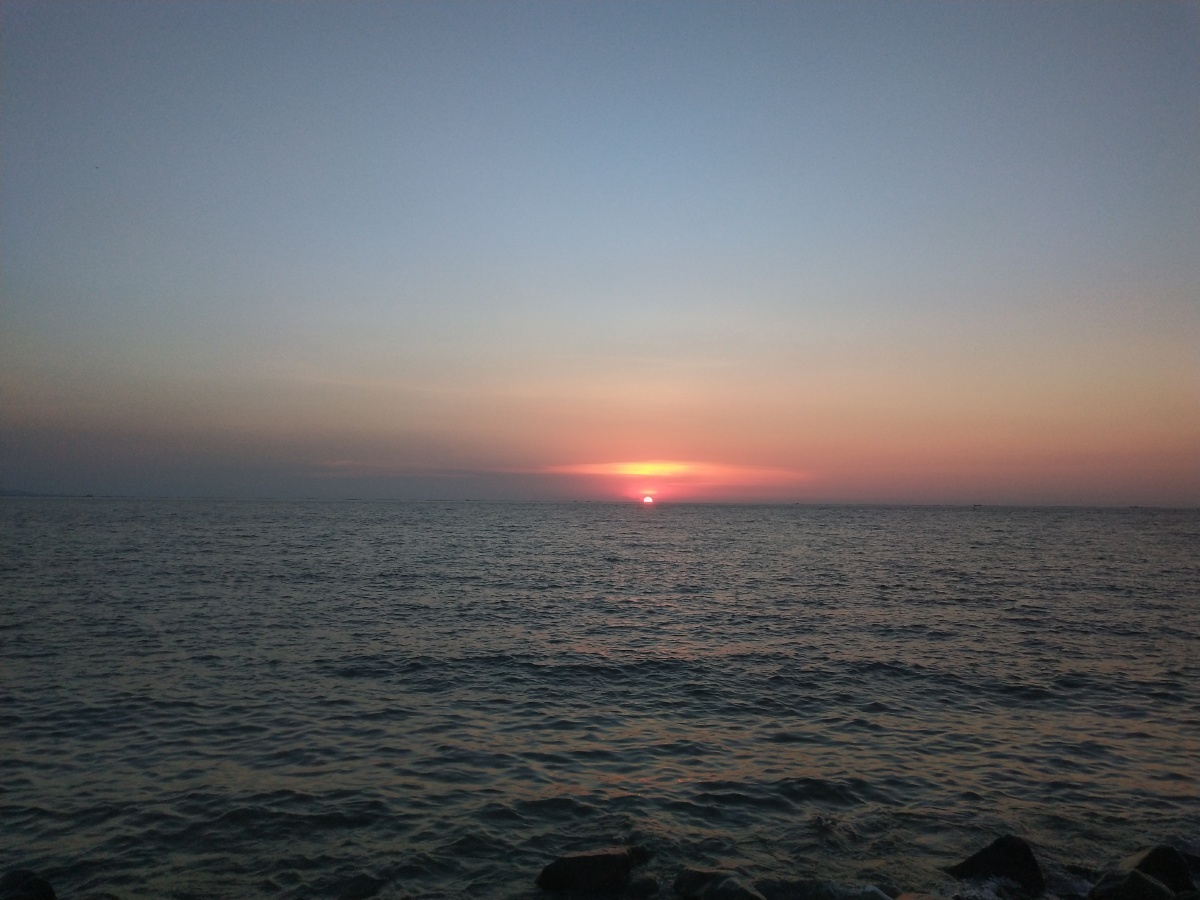 茫茫大海中谁能够像太阳一样照亮我的内心