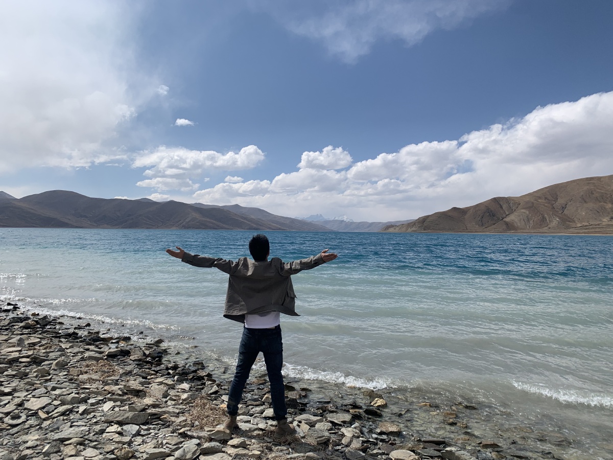 敞开胸怀,迎接湖风