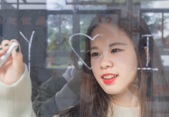 1610502