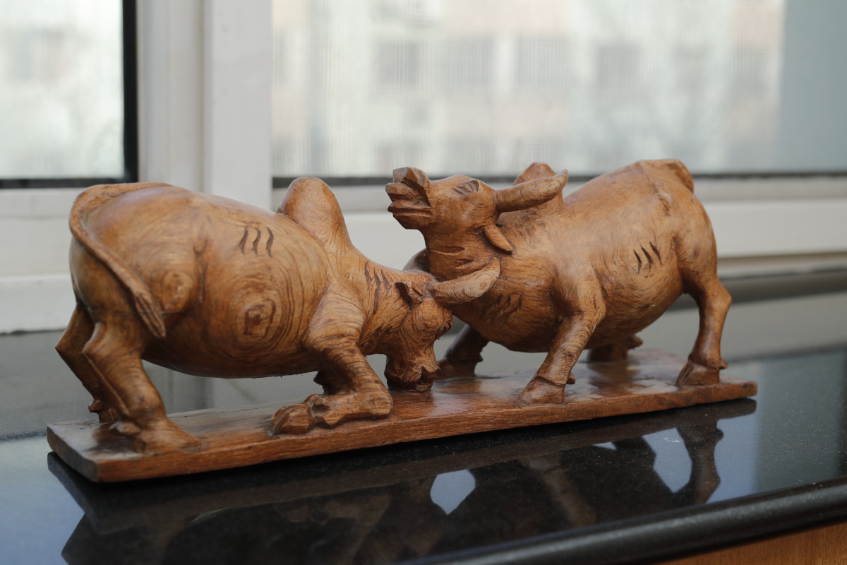 斗牛木雕