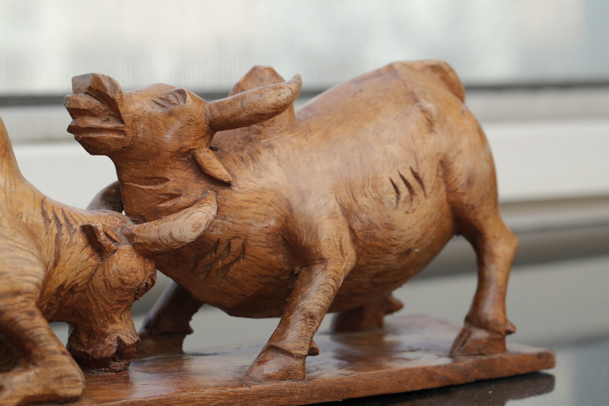 斗牛木雕