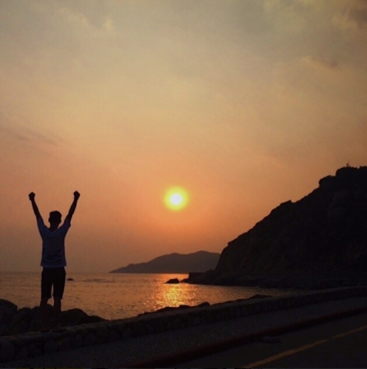 人物与景色的色差对比