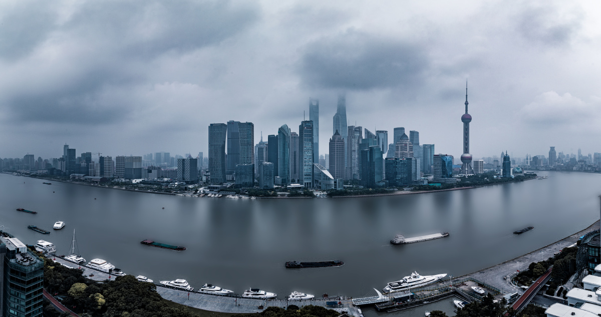 阴雨天的陆家嘴
