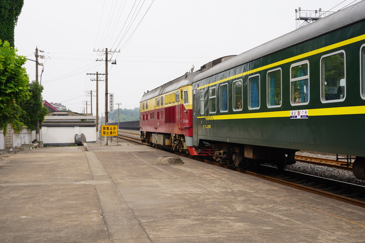 南京开往广州的t151次列车是皖赣线上唯一一趟跨局的列车了经过江苏